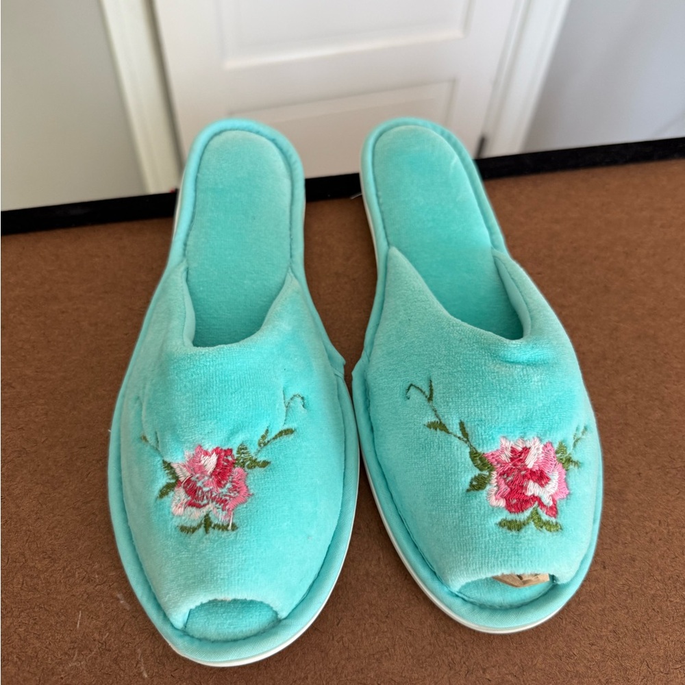 Vintage Dearfoams Turquoise Floral Embroidered Women's Slippers Size 8-9